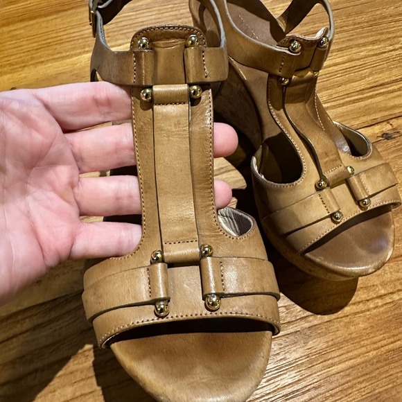 Jimmy Choo Women’s Pilar T-strap Leather Cork Wedge Tan Leather Platform - Picture 12 of 13